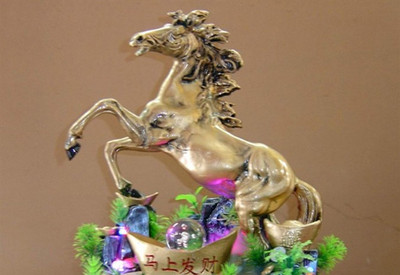 招财镇宅 流水生财——解析仿古铜树脂马摆件喷泉的工艺与寓意